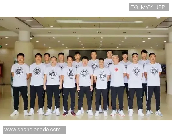 赛后分析广州篮球队与北京篮球队的战术配合与表现总结