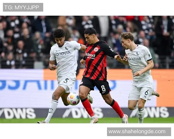 足球明星炫酷原地跳球视频展现惊人技巧与灵动身姿 足球明星炫酷原地跳球视频展现惊人技巧与灵动身姿